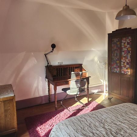 Appartement Atypique - 2 Chambres - Rue Calme Dans Centre Ville Sedan Kültér fotó