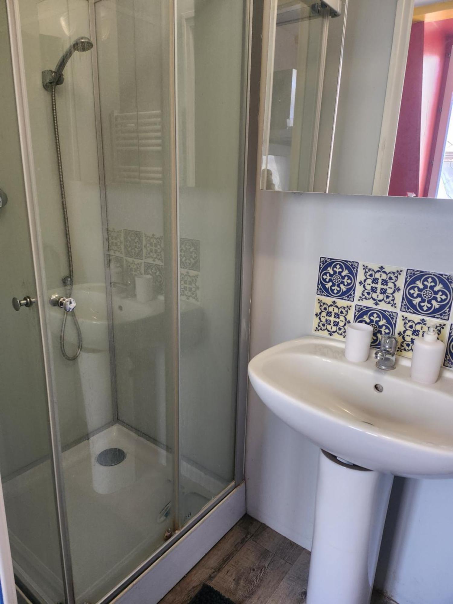 Appartement Atypique - 2 Chambres - Rue Calme Dans Centre Ville Sedan Kültér fotó