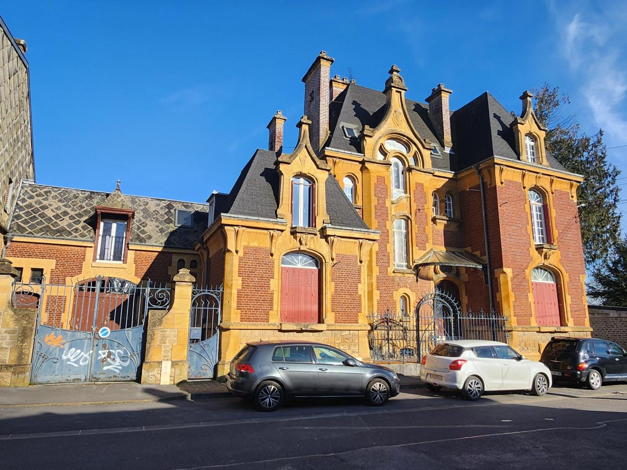 Appartement Atypique - 2 Chambres - Rue Calme Dans Centre Ville Sedan Kültér fotó