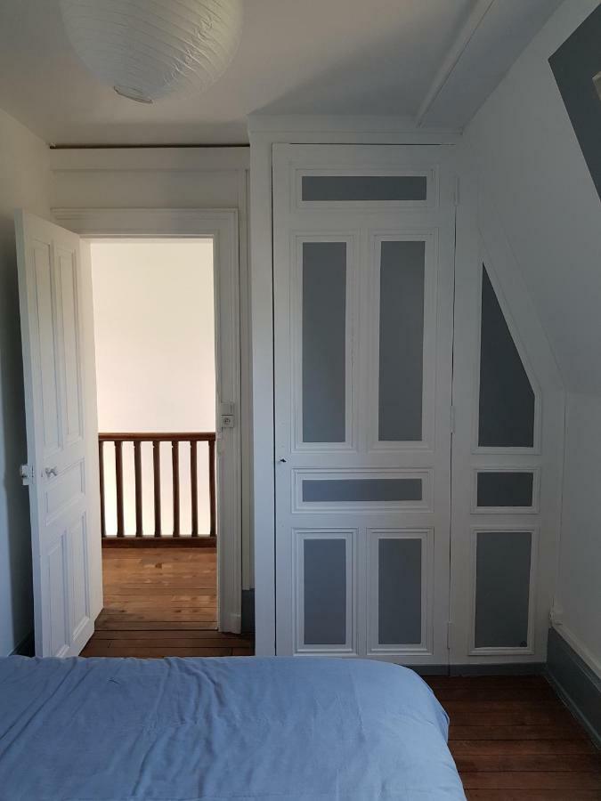 Appartement Atypique - 2 Chambres - Rue Calme Dans Centre Ville Sedan Kültér fotó