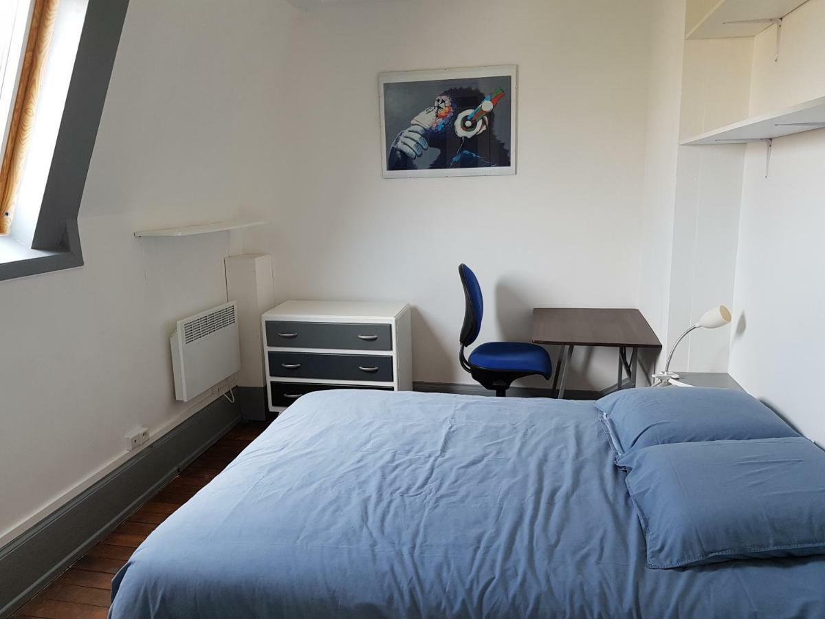 Appartement Atypique - 2 Chambres - Rue Calme Dans Centre Ville Sedan Kültér fotó