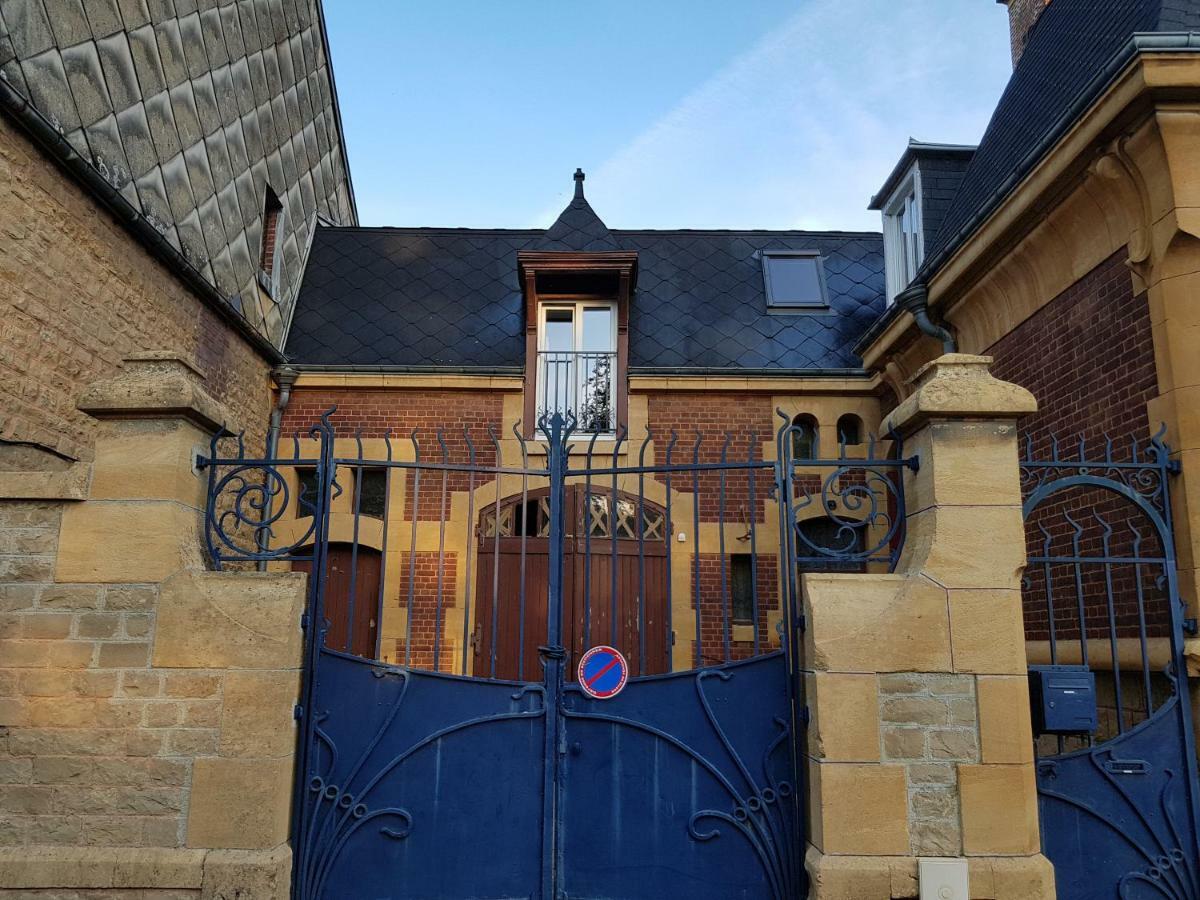 Appartement Atypique - 2 Chambres - Rue Calme Dans Centre Ville Sedan Kültér fotó